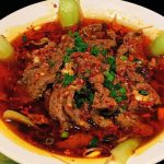 通常ランチでは食べられないお手頃「水煮牛肉」800円が新橋の沸騰漁府で味わえる